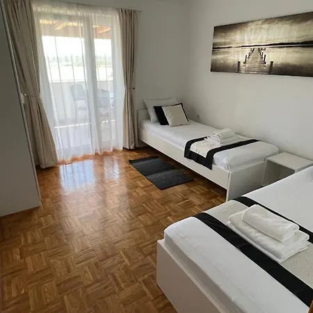 Apartments Loncar-Near Zrce Beach Novalja Exterior photo
