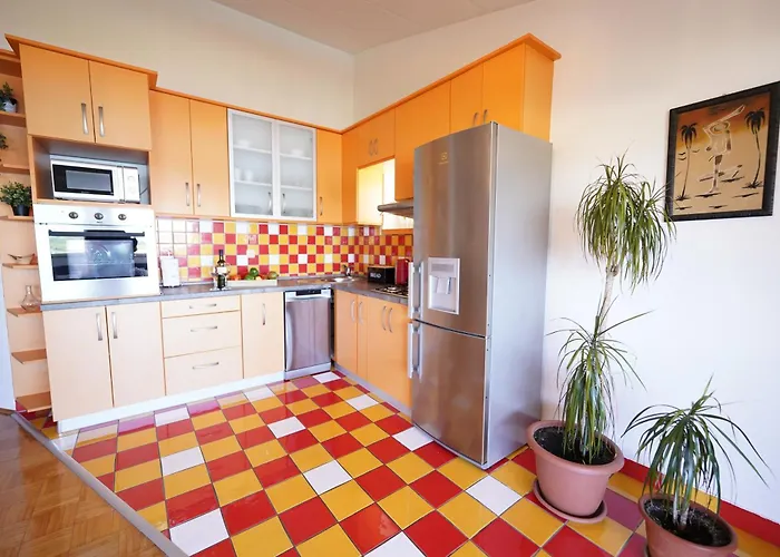 Apartments Loncar-Near Zrce Beach