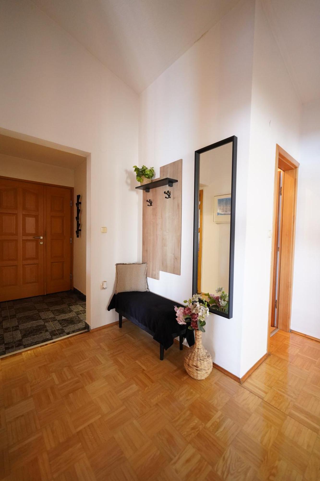 Loncar-near Zrce Apartment